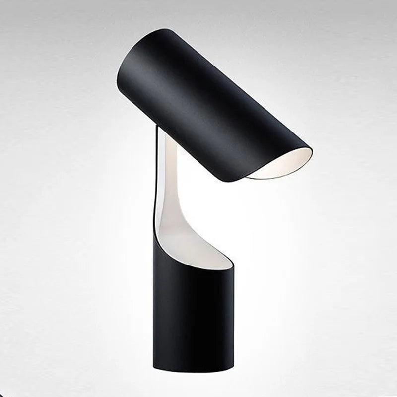 Lampe de Bureau Fjord Noire sur fond blanc
