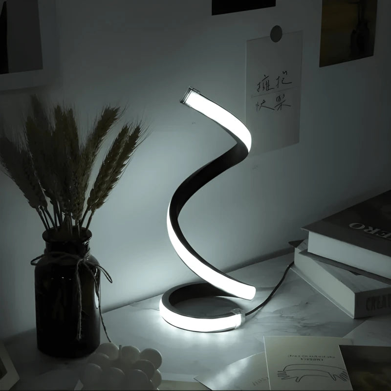 Une lampe de bureau led en forme de spirale teinte froide