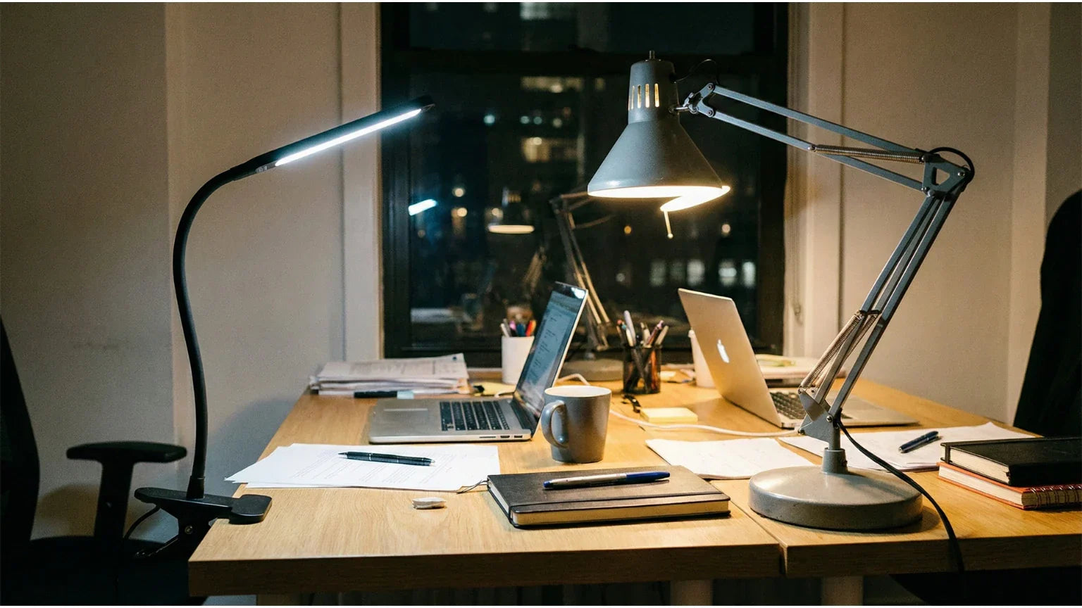 Lampe de Bureau à poser ou lampe à pince : Laquelle choisir pour votre espace ? Image