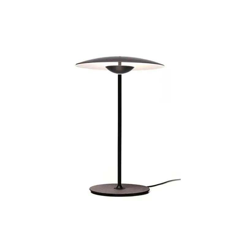 Lampe de Bureau Design Espagnol noire sur fond blanc