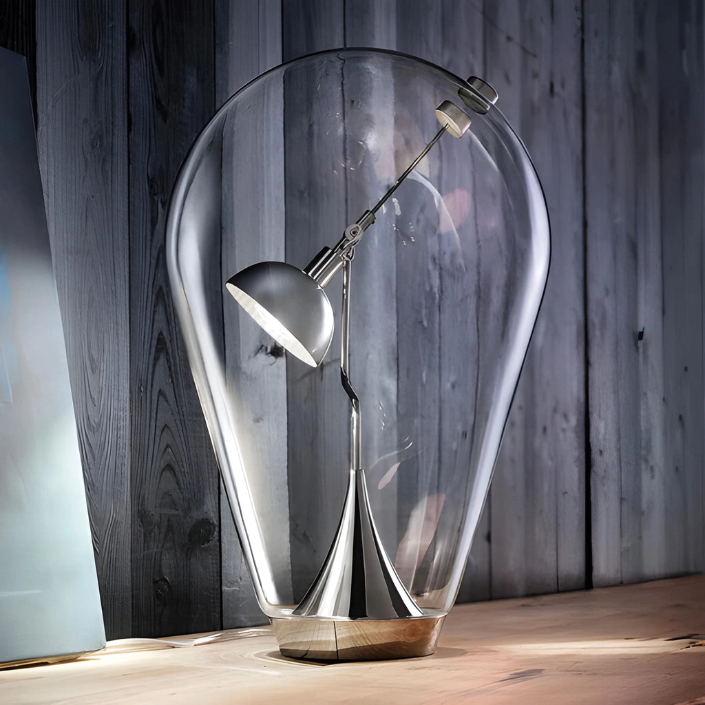 Lampe de Bureau Design Italien Magnétique qui éclaire un bureau en bois clair