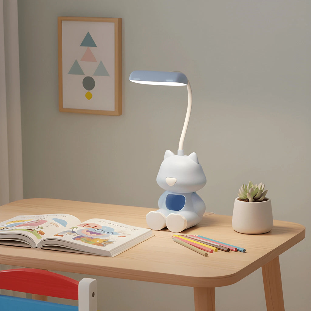 Lampe de Bureau Enfant Chat LED Flexible sur un bureau enfant