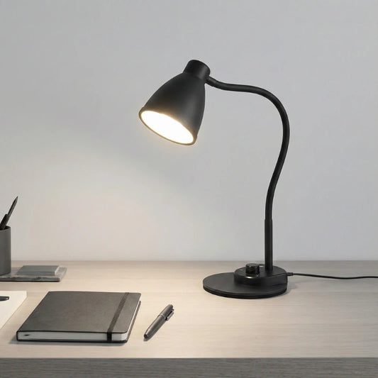 Lampe de bureau LED Classique sur un bureau en bois gris
