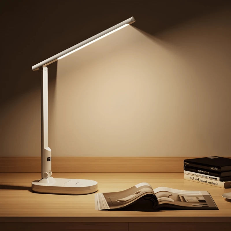 Lampe de bureau LED compacte sur un bureau