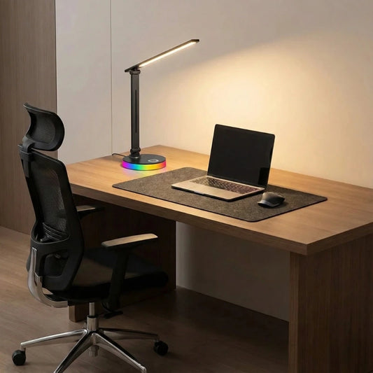 Lampe de Bureau LED Socle RGB placée au-dessus d'un espace de travail