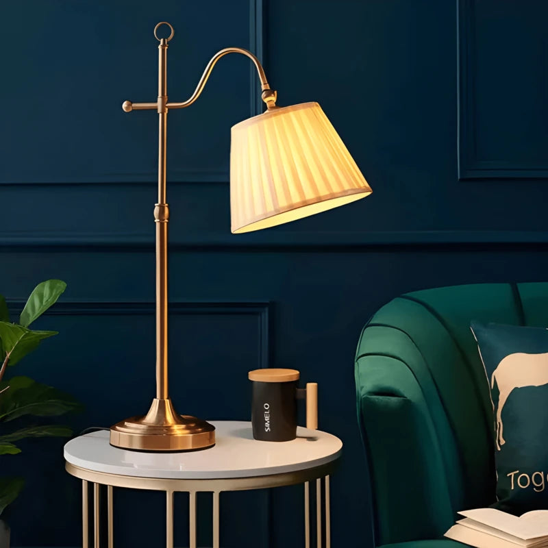 Lampe de bureau vintage américain sur une table de chevet 