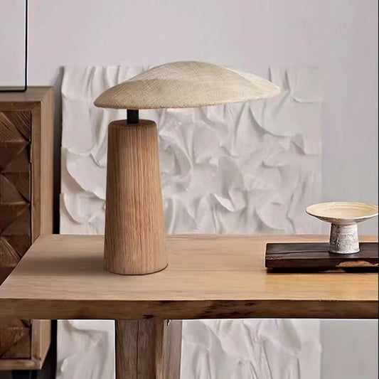 Lampe de Bureau en Bois Kyoto posée sur un bureau en bois clair