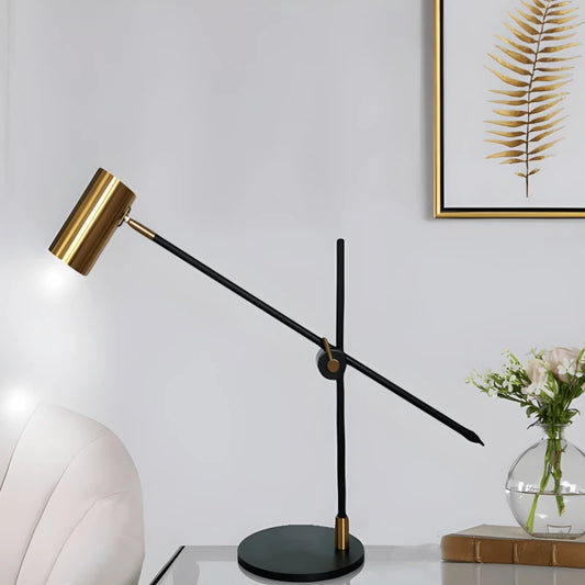 Lampe de bureau bras articulée dorée LED installée sur un bureau en verre