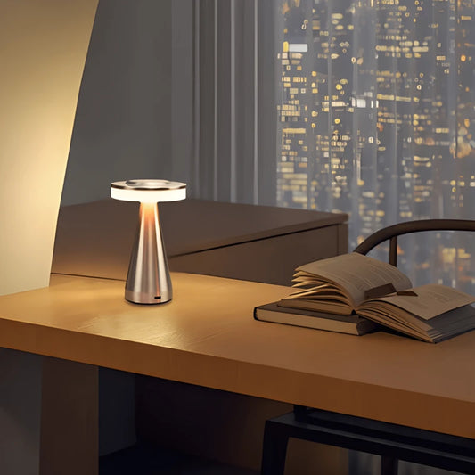 Lampe de bureau champignon LED sur un bureau moderne