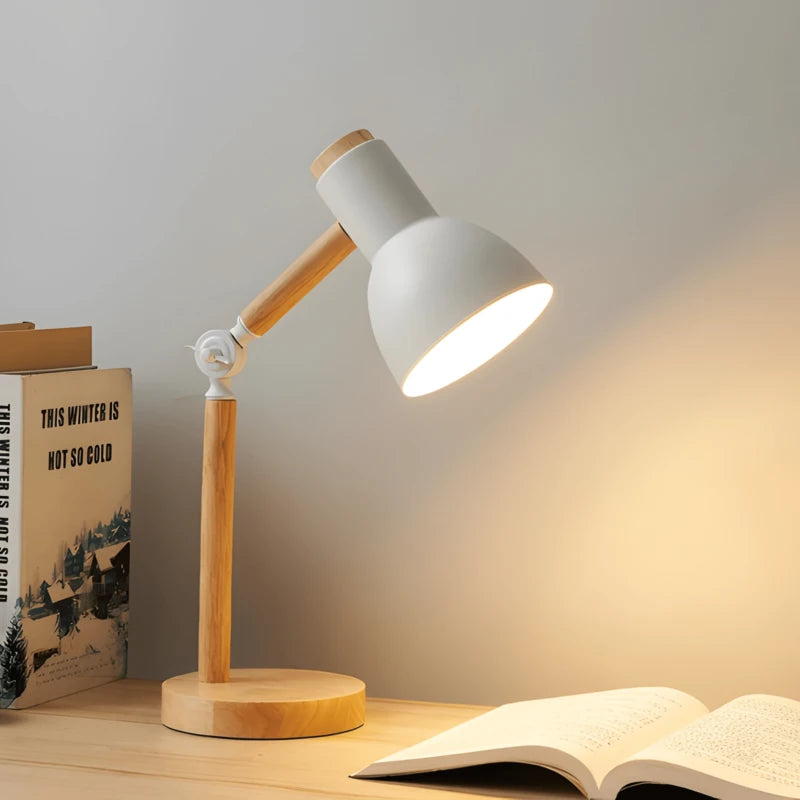 Lampe de bureau LED colorée blanche sur un bureau