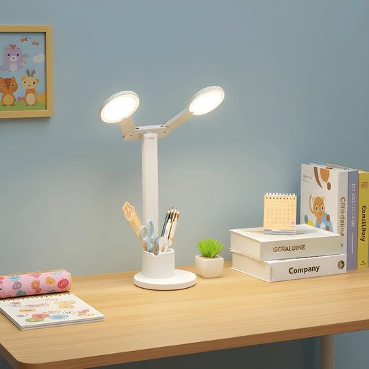 Lampe de Bureau Enfant Double Cercle LED sur un bureau en bois