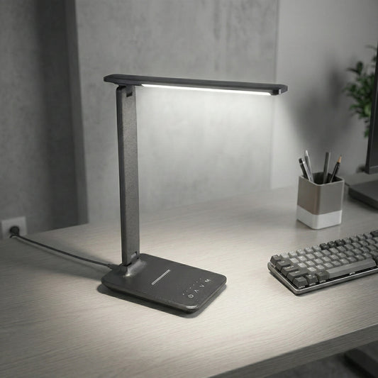 Lampe de Bureau LED Anthracite sur un bureau en bois épais
