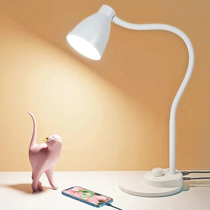 Lampe de bureau led classique blanche sur un bureau blanc