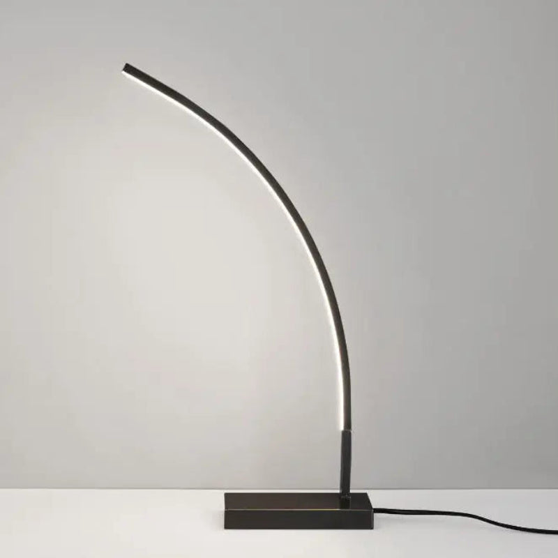 Lampe de Bureau LED Incurvée sur un bureau gris