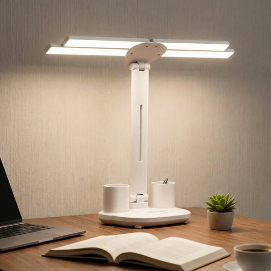 Lampe de Bureau LED Sans Fil Multifonction sur un espace de travail en bois foncé