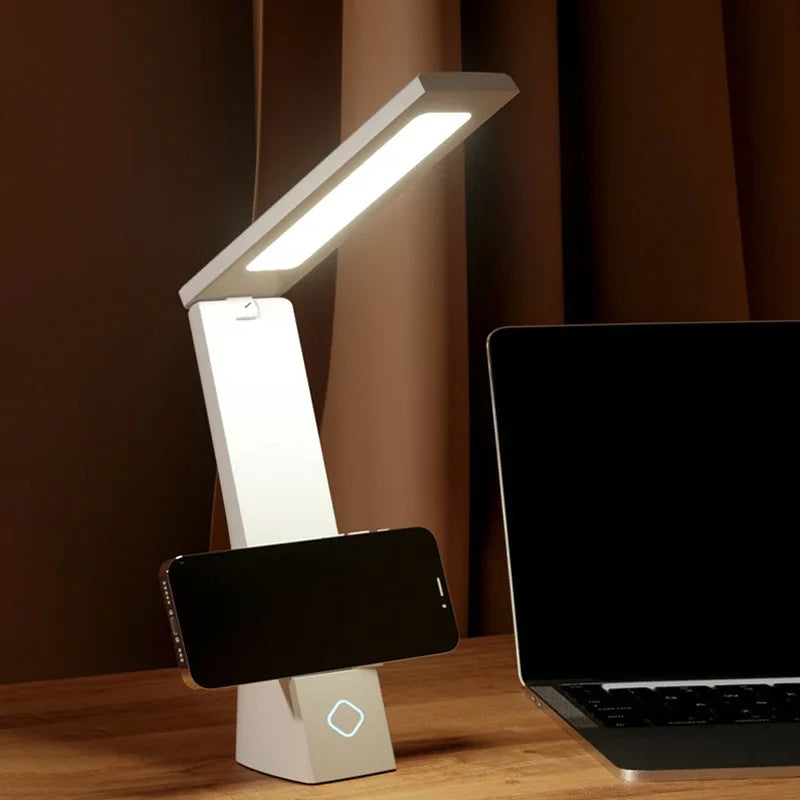 Lampe de Bureau LED Rechargeable 120° avec un téléphone dessus