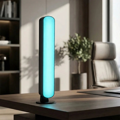 Lampe de Bureau LED RGB bleue sur un bureau