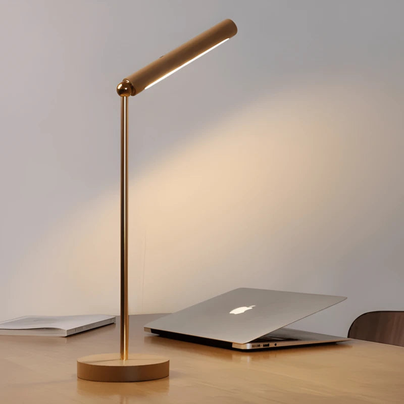 Lampe de bureau LED rotative 360° sur un bureau moderne en bois