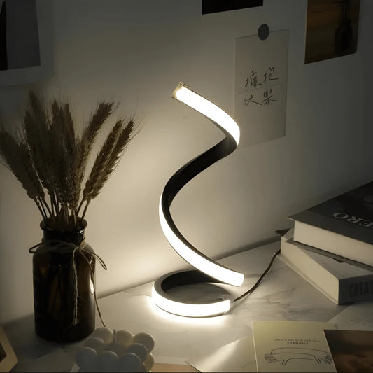 Une lampe de bureau led en forme de spirale teinte froide