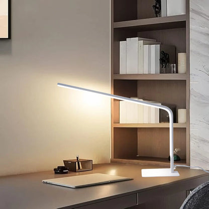 Lampe de Bureau LED USB Linea blanche au-dessus d'un espace de travail gris en métal